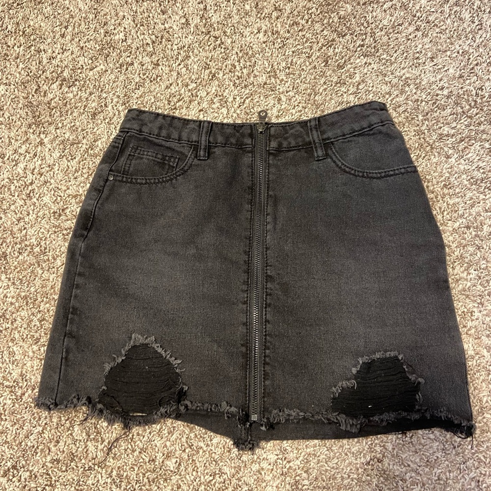 Black refuge skirt